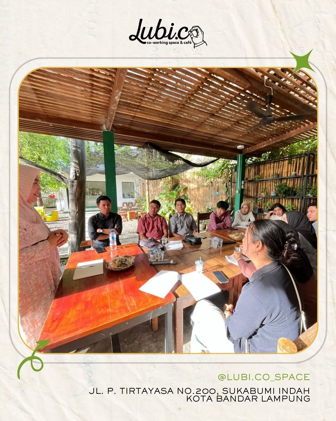 Foto galeri 4 - Suasana restoran yang hangat dan inviting